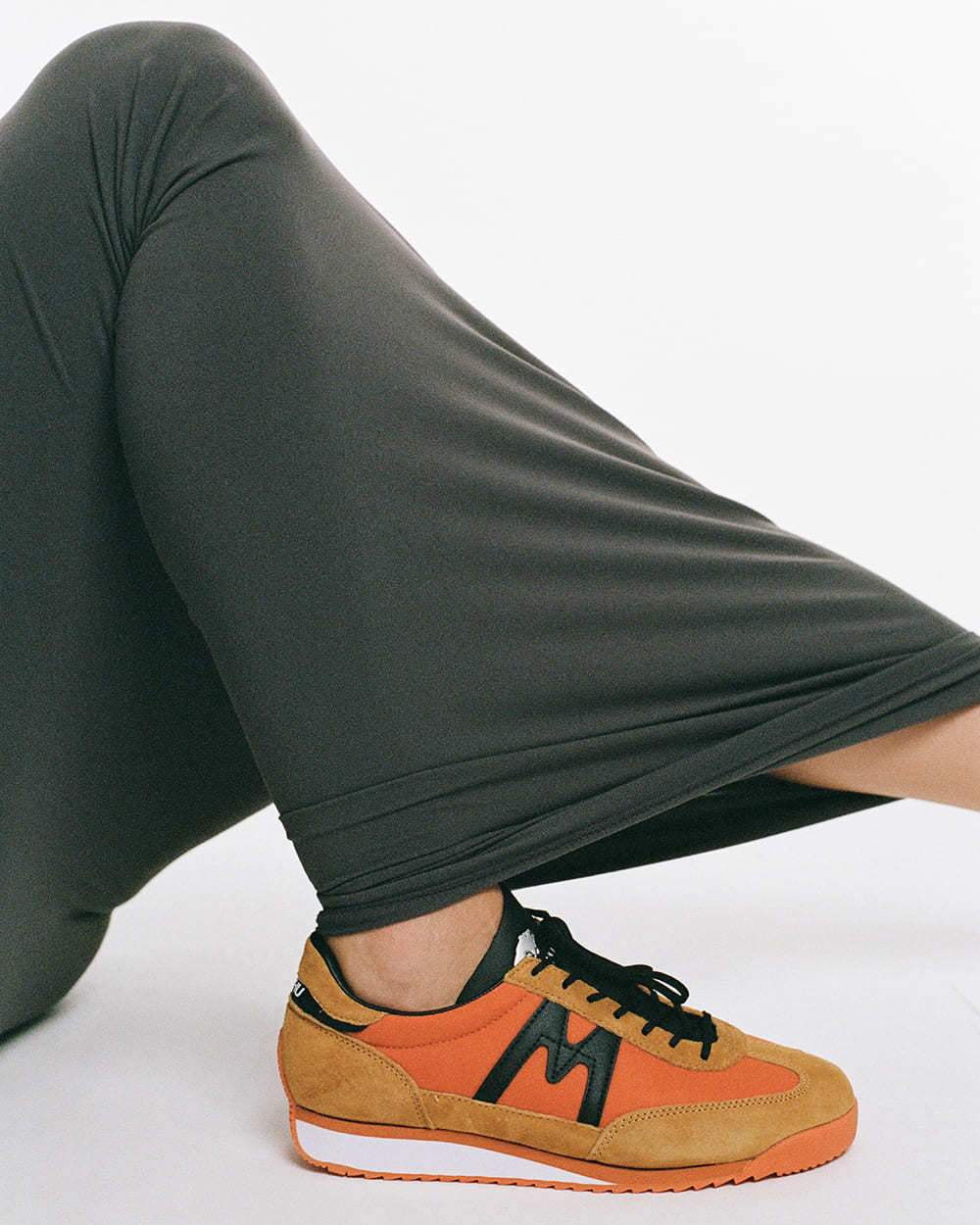 Karhu - Mestari 76 (Jafffa Orange/Black)